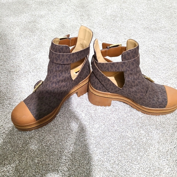 Michael Kors shoes - Picture 1 of 4